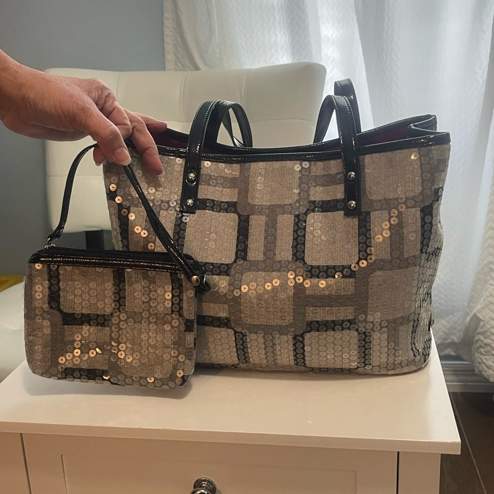 Nine West.Purse and wallet with sequins.White, grey and black color.Pink inside. - Picture 2 of 6